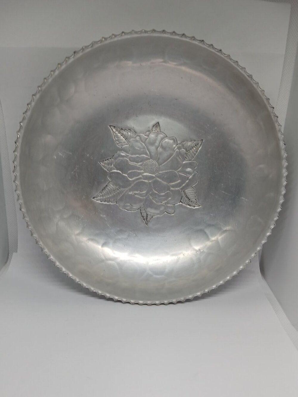 Vintage Wrought Farberware Hammered Floral Motif Scalloped Edge Aluminum Bowl